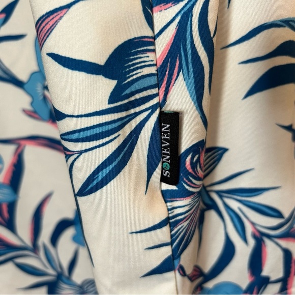 Soneven brand Blue and Pink Sleeveless Blouse‎ with Collar & 1/4 Zippered front - Picture 6 of 13